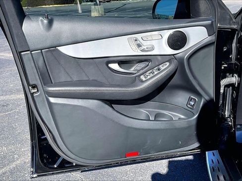 Used 2019 Mercedes-Benz GLC 300 image 21