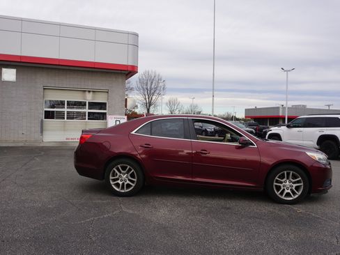 Used 2015 Chevrolet Malibu LT w/ Power Convenience Package image 3