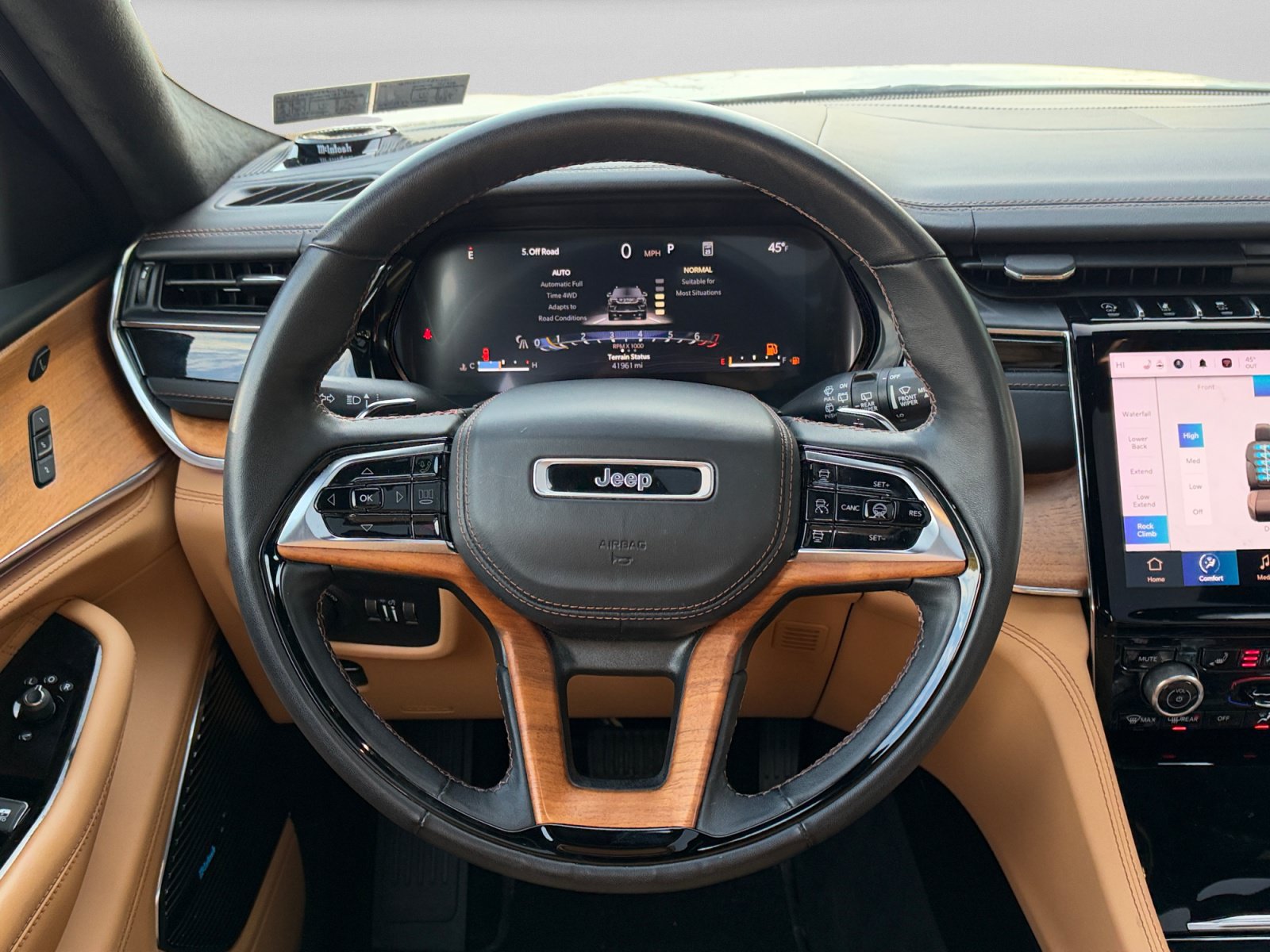 Used 2023 Jeep Grand Cherokee Summit AWD/4WD image 12