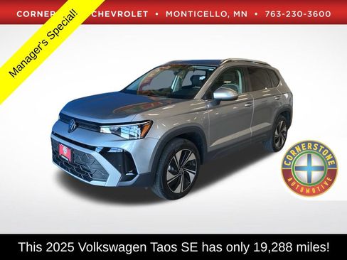Used 2025 Volkswagen Taos SE AWD/4WD image 1