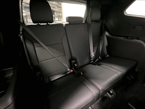 Used 2025 Buick Enclave Preferred FWD image 36