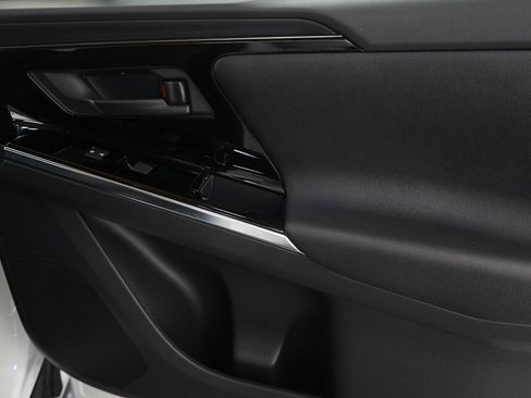 Used 2023 Toyota bZ4X Limited image 9