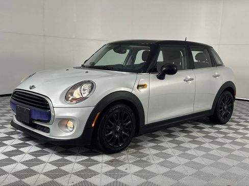 Used 2017 MINI Cooper 4-Door Hardtop FWD image 4