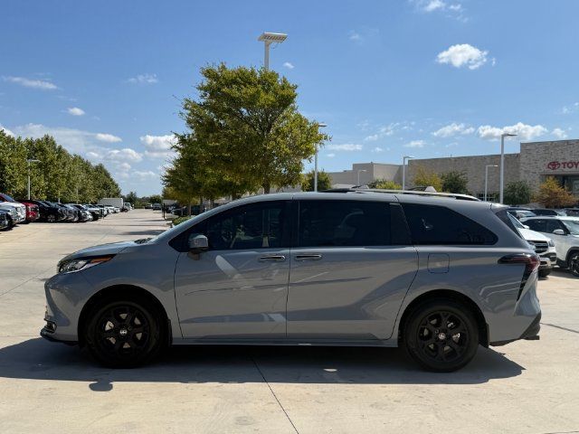Used 2026 Toyota Sienna XLE Woodland Edition AWD/4WD image 10