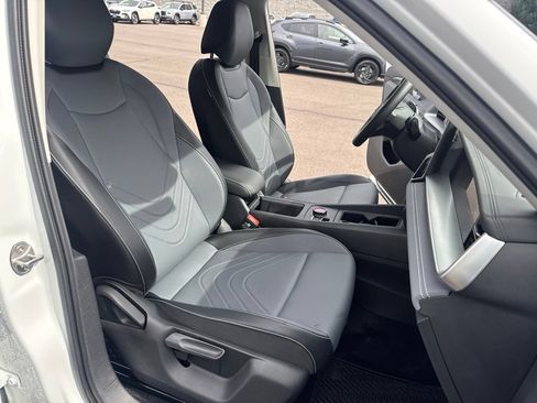 Used 2026 Volkswagen Tiguan SE AWD/4WD image 13