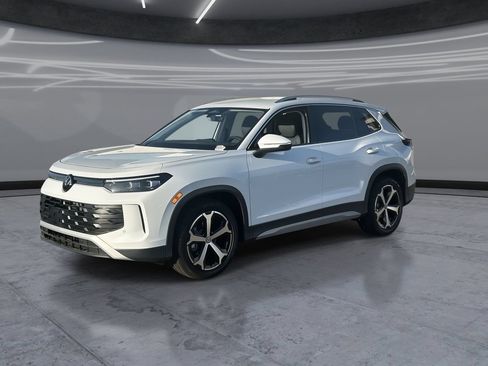 New 2026 Volkswagen Tiguan SE FWD image 3