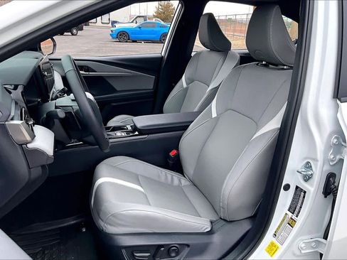 Used 2026 Toyota Camry SE w/ Multimedia Upgrade Package image 9