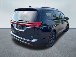 Used 2025 Chrysler Pacifica Limited w/ Trailer Tow Group AWD/4WD video 4