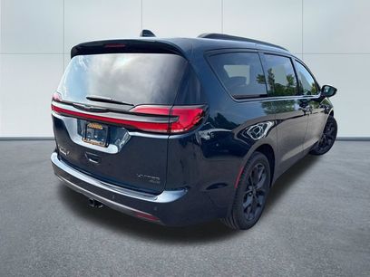 Used 2025 Chrysler Pacifica Limited w/ Trailer Tow Group