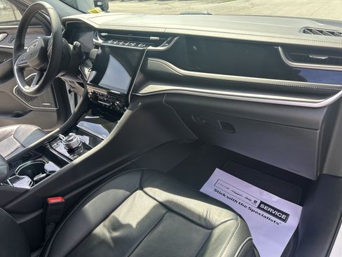 Certified 2022 Jeep Grand Cherokee Limited 4xe w/ Luxury Tech Group II image 16