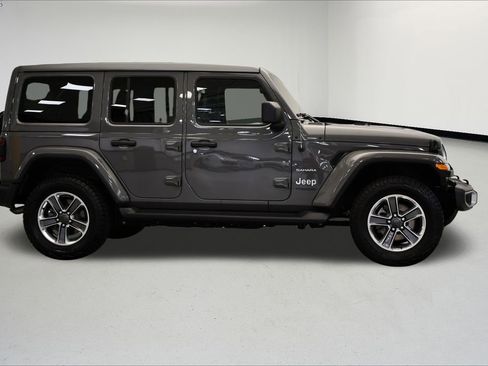 Used 2021 Jeep Wrangler Unlimited Sahara image 6