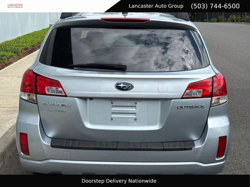 Used 2013 Subaru Outback 2.5i Limited AWD/4WD image 5