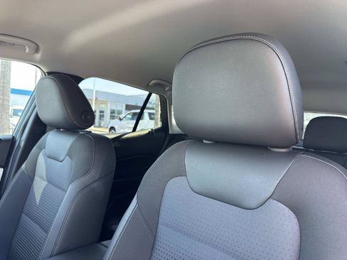 Used 2025 Chevrolet Trax LT FWD image 25
