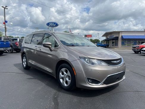 Used 2017 Chrysler Pacifica Touring-L Plus w/ Advanced Safetytec Group image 6