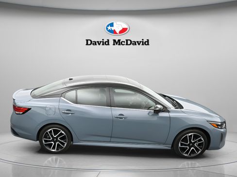 Used 2025 Nissan Sentra SR w/ SR Premium Package FWD image 43