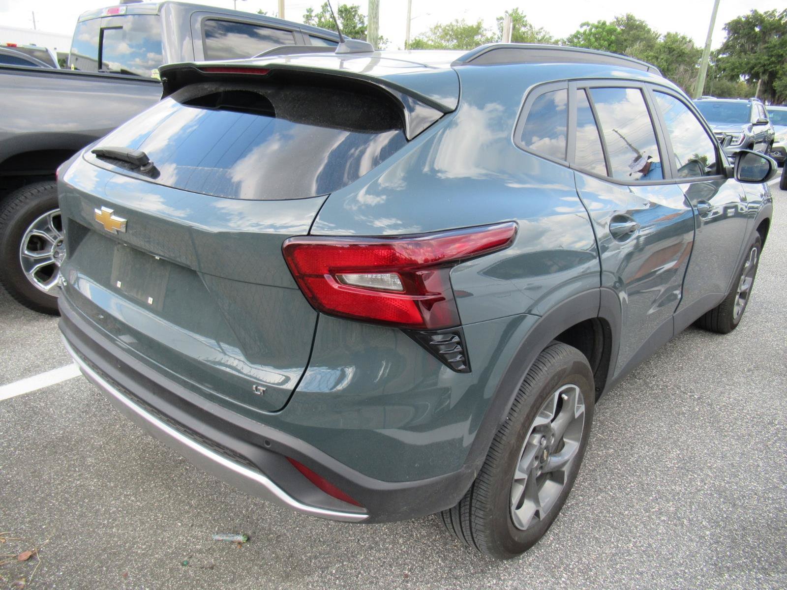 Used 2025 Chevrolet Trax LT w/ Driver Confidence Package FWD image 4