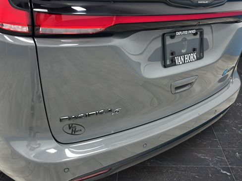 Used 2023 Chrysler Pacifica Limited w/ S Appearance Package FWD image 35