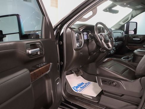 Used 2021 GMC Sierra 2500 Denali w/ Technology Package AWD/4WD image 3