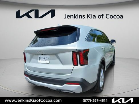 New 2026 Kia Sorento LX FWD image 5