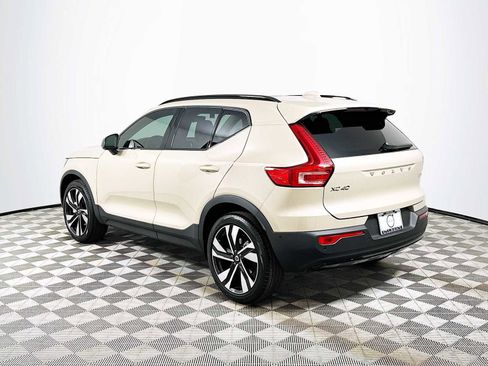 Used 2025 Volvo XC40 B5 Plus w/ Climate Package image 5