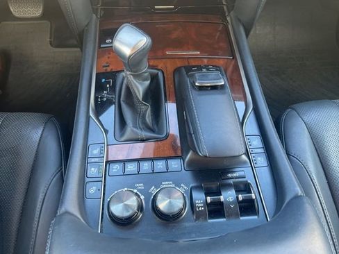 Used 2016 Lexus LX 570 4WD w/ Luxury Package image 18