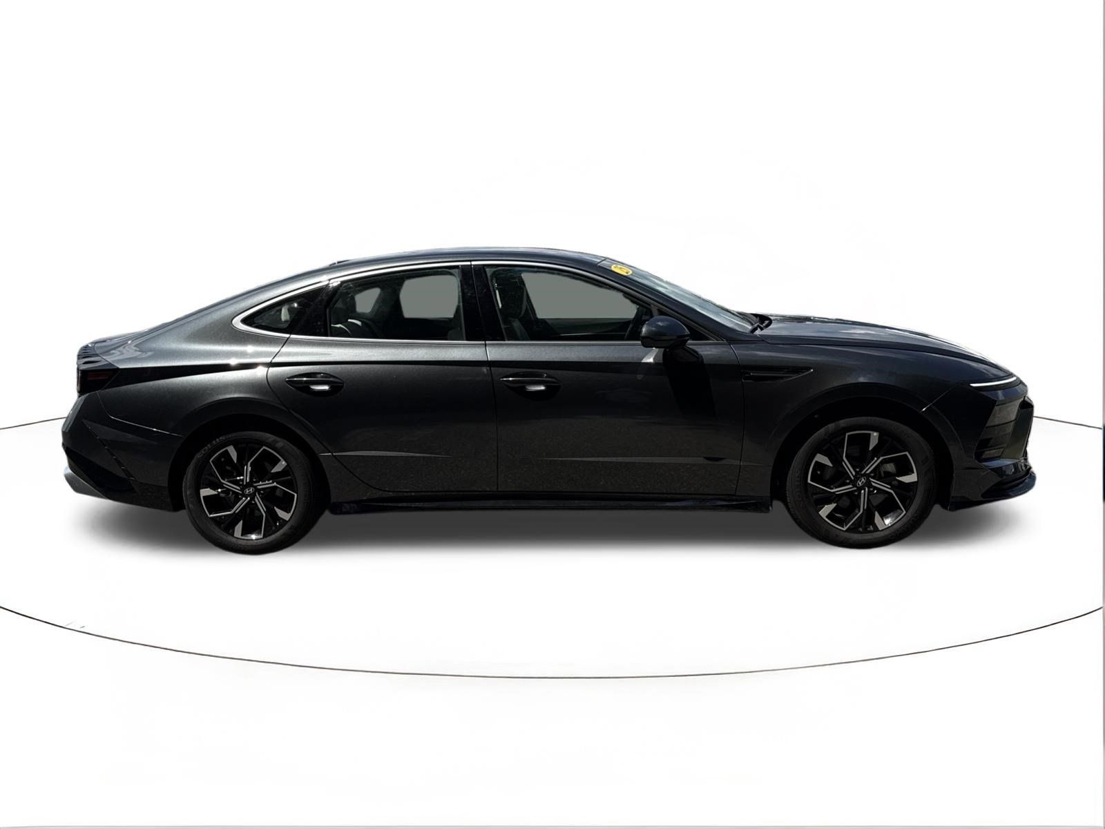 Certified 2025 Hyundai Sonata SEL FWD image 2