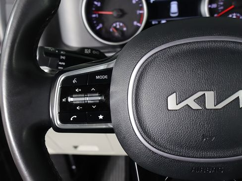 Used 2024 Kia Carnival LX FWD image 30