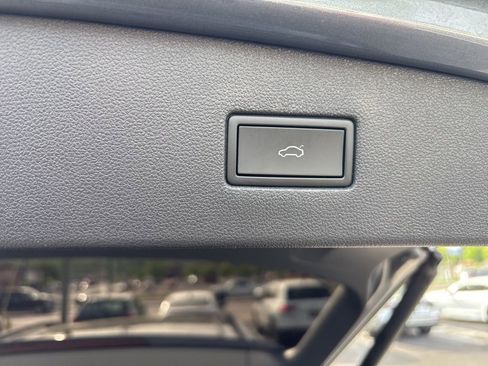 Used 2024 Volkswagen Tiguan SE R-Line image 32