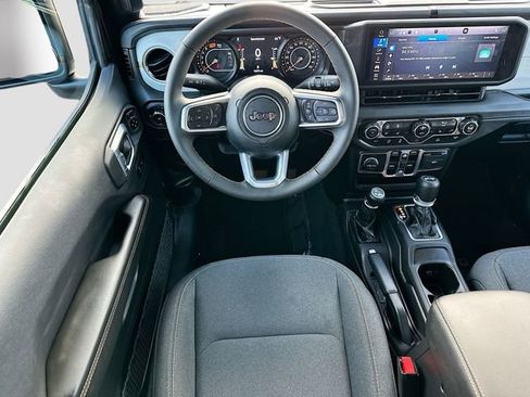 Used 2024 Jeep Wrangler Unlimited Sahara AWD/4WD image 21