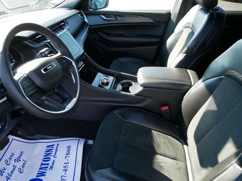 Used 2025 Jeep Grand Cherokee Altitude image 7