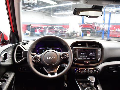 Used 2025 Kia Soul LX w/ LX Technology Package image 8