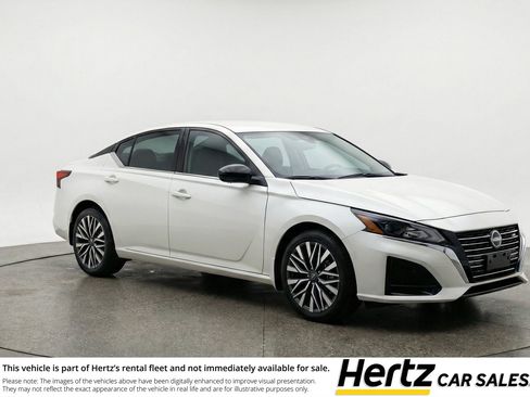 Used 2025 Nissan Altima 2.5 SV FWD image 1