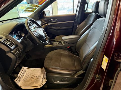 Used 2018 Ford Explorer XLT w/ Equipment Group 202A FWD image 9