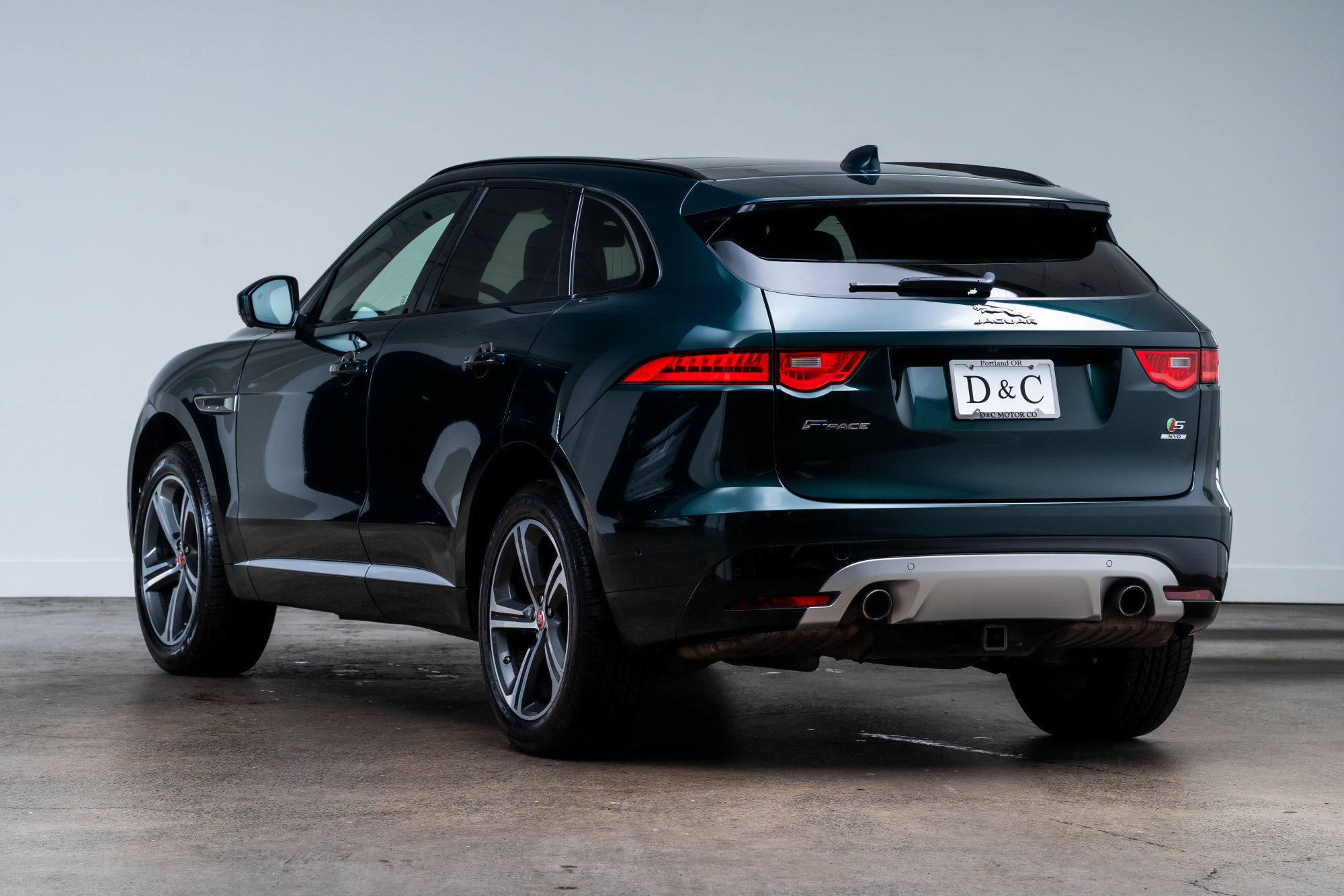 Used 2017 Jaguar F-PACE S AWD/4WD image 5