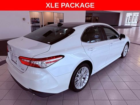 Used 2018 Toyota Camry XLE image 9