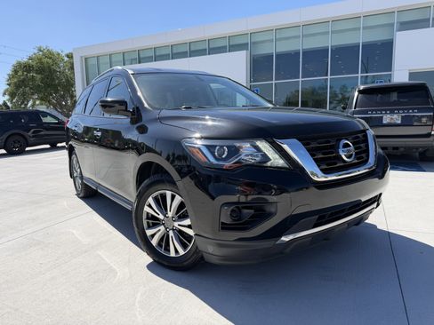 Used 2020 Nissan Pathfinder S AWD/4WD image 1