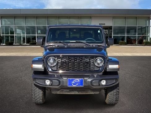 Used 2025 Jeep Gladiator Sport AWD/4WD image 2