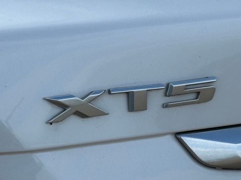 Used 2019 Cadillac XT5 Premium Luxury FWD image 12