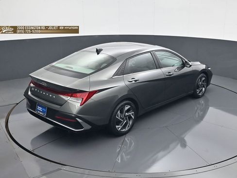 Certified 2024 Hyundai Elantra SEL w/ Convenience Package FWD image 17