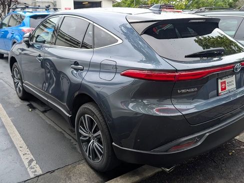 Used 2023 Toyota Venza LE image 5