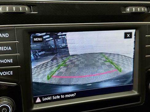 Used 2017 Volkswagen GTI SE image 13