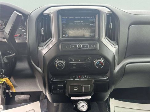 Used 2019 Chevrolet Silverado 1500 Custom w/ Custom Convenience Package AWD/4WD image 28