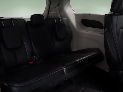 Used 2020 Chrysler Pacifica Limited FWD image 18