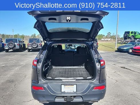 Certified 2016 Jeep Cherokee Latitude w/ Safety/Convenience Group image 25