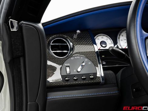 Used 2021 Rolls-Royce Dawn image 23