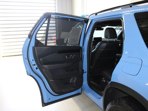 Certified 2025 Honda Pilot TrailSport image 17