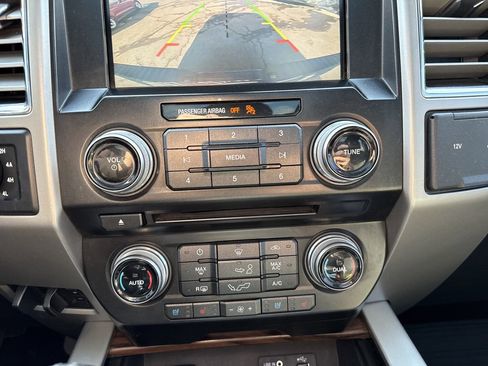 Used 2015 Ford F150 Lariat w/ Equipment Group 502A Luxury AWD/4WD image 22