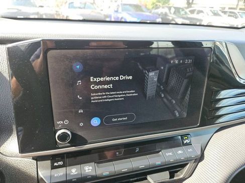 Used 2025 Toyota Camry SE w/ Convenience Package image 18