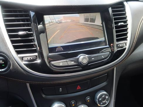 Used 2018 Chevrolet Trax LT w/ LT Convenience Package image 14