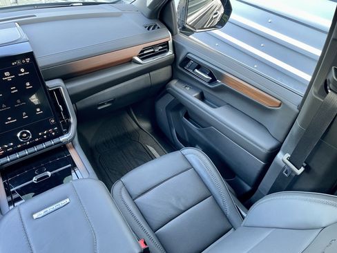Used 2025 GMC Yukon Denali w/ Denali Reserve Package AWD/4WD image 18